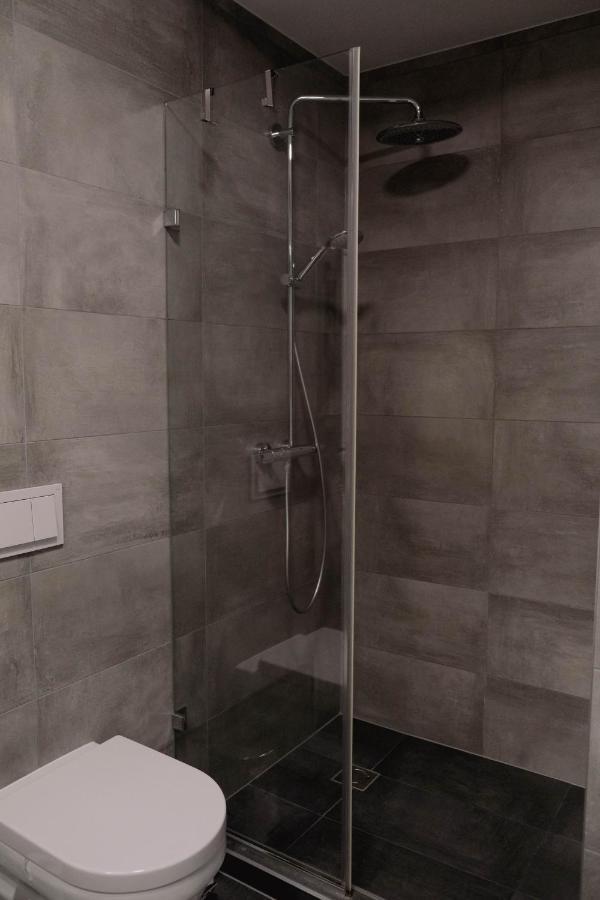 Cosy 1 Bedroom Apartment In The Heart Of Old Town With Parking Kaunas Kültér fotó